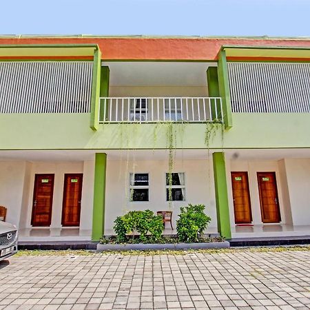 Capital O 91384 Rintaka Residence Senggigi Eksteriør bilde