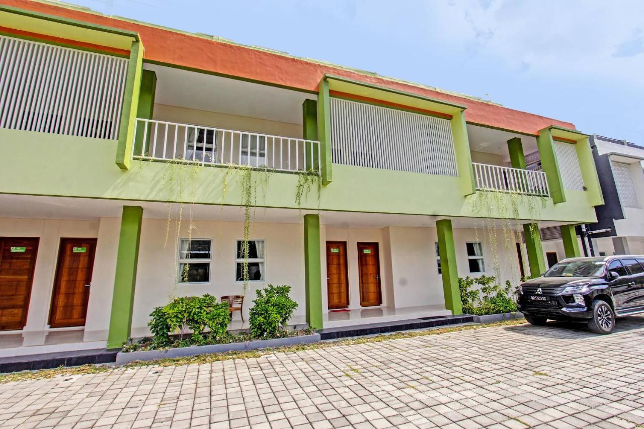 Capital O 91384 Rintaka Residence Senggigi Eksteriør bilde